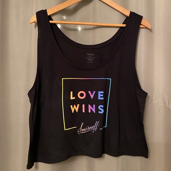 Tops - 🌿 Smirnoff Love Wins Crop top